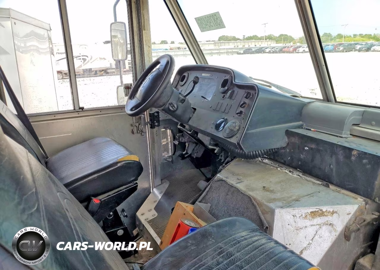 2012 Ford Econoline E350 Super Duty Stripped Chass VIN:1FC3E3KL1CDB31071 - 8