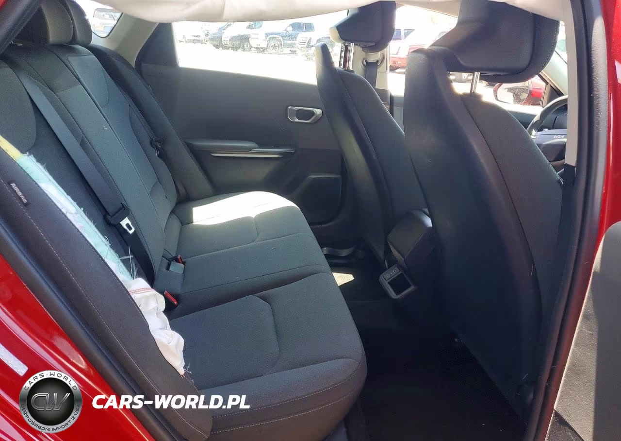 2025 Kia K4 Lxs VIN:3KPFT4DE7SE084732 - 10