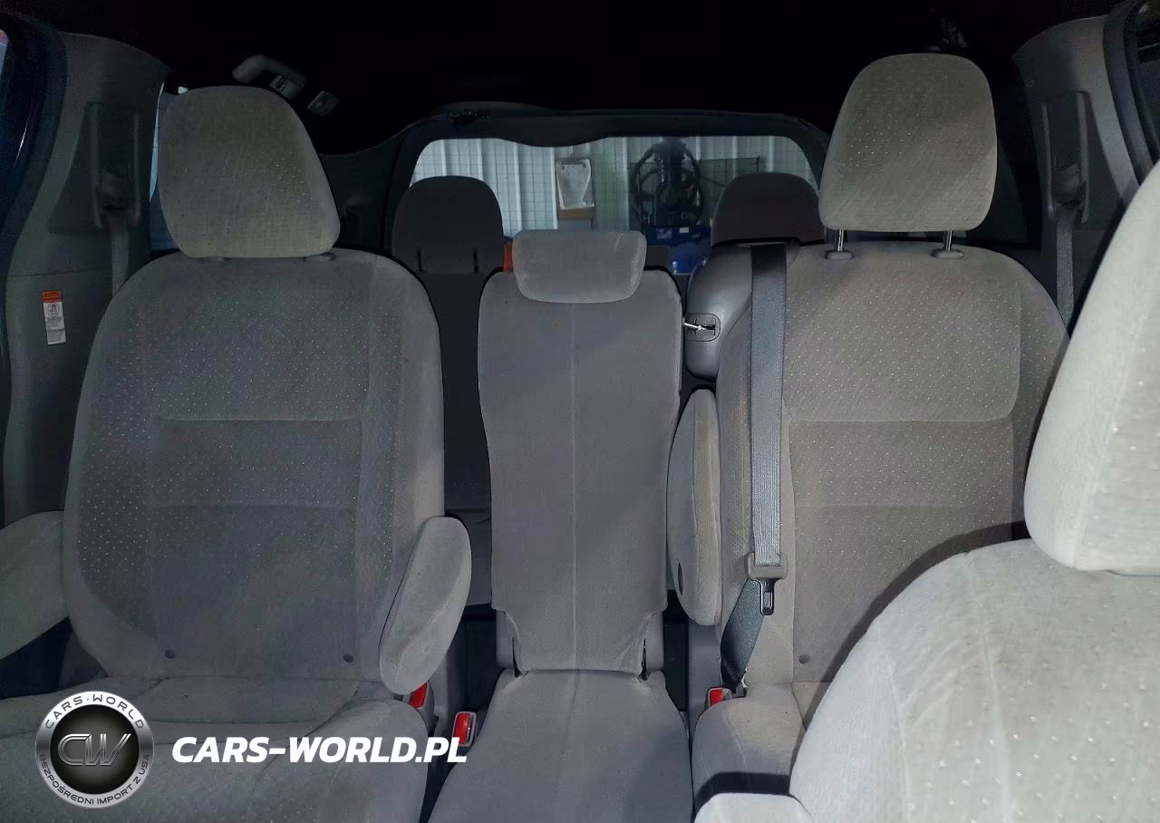 2015 Toyota Sienna Le VIN:5TDKK3DC1FS617180 - 10