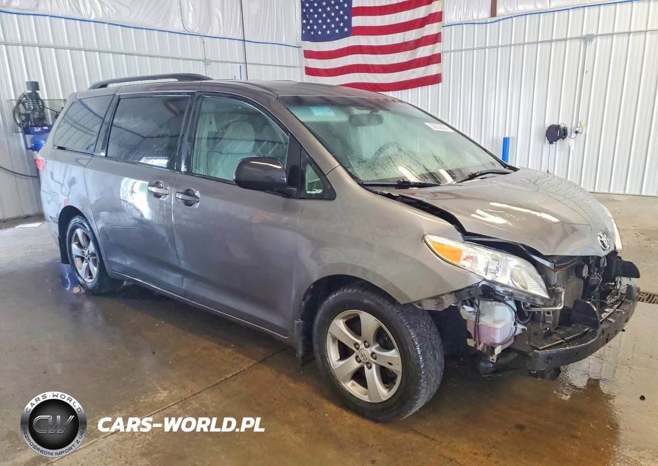 2015 Toyota Sienna Le VIN:5TDKK3DC1FS617180 - 4