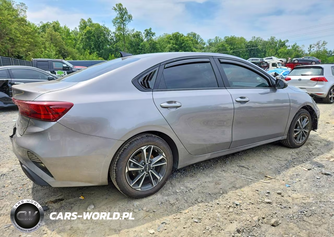 2023 Kia Forte Lxs VIN:3KPF24AD6PE672272 - 3