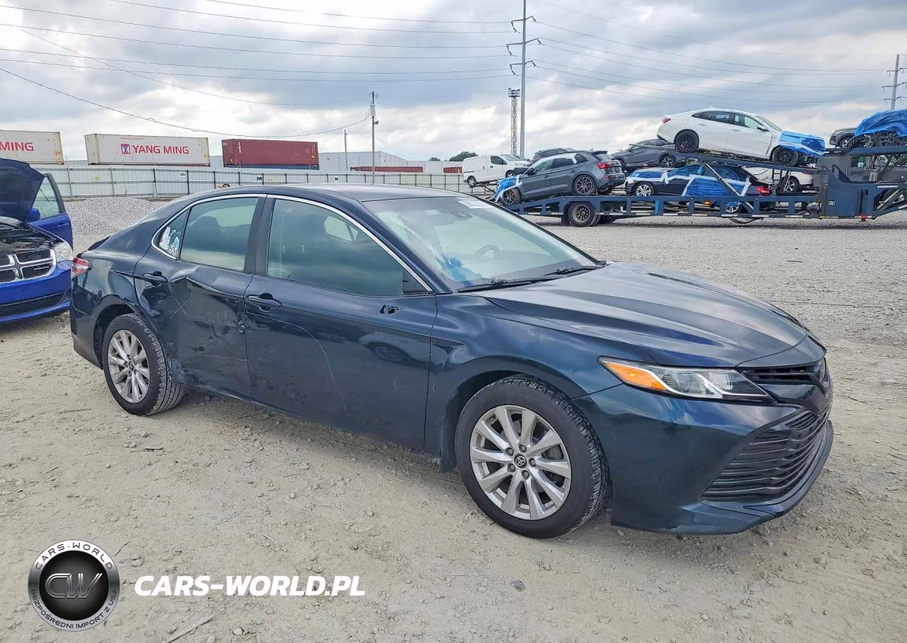 2019 Toyota Camry Le VIN:4T1B11HK3KU255007 - 4