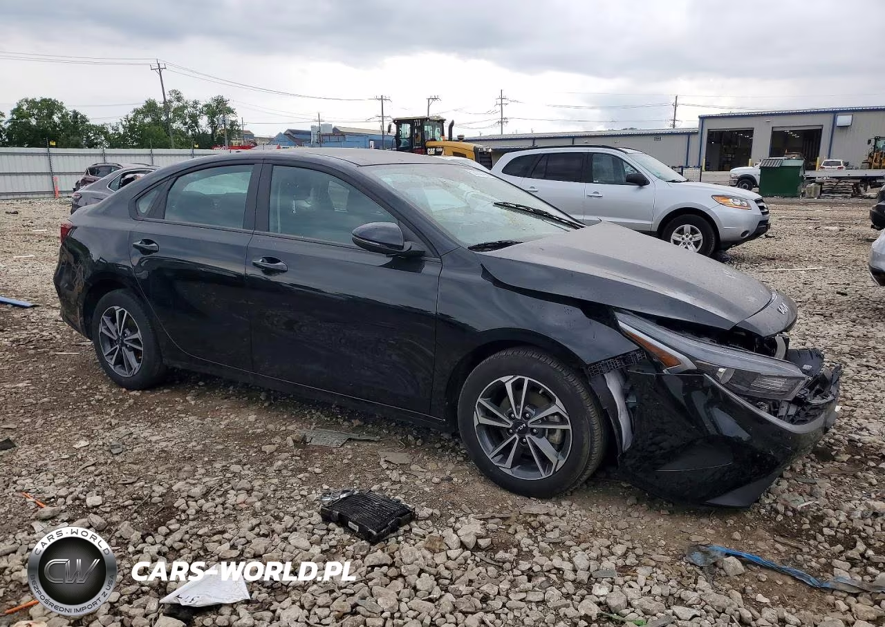 2024 Kia Forte Lxs VIN:3KPF24AD4RE811754 - 4