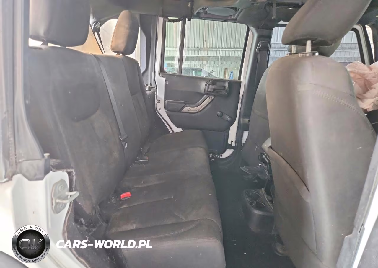 2015 Jeep Wrangler Unlimited Sport VIN:1C4BJWDG2FL721122 - 10