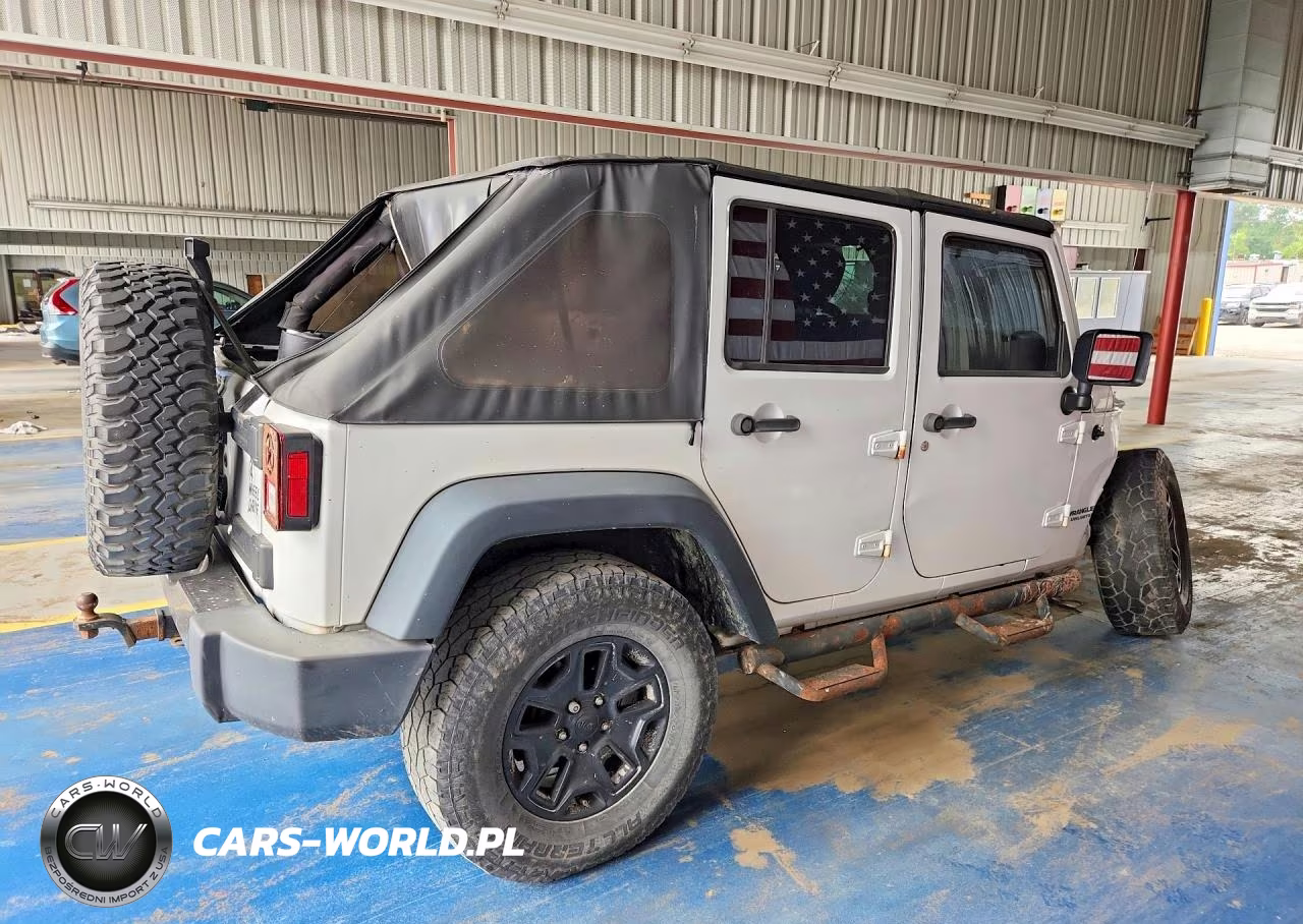 2015 Jeep Wrangler Unlimited Sport VIN:1C4BJWDG2FL721122 - 3