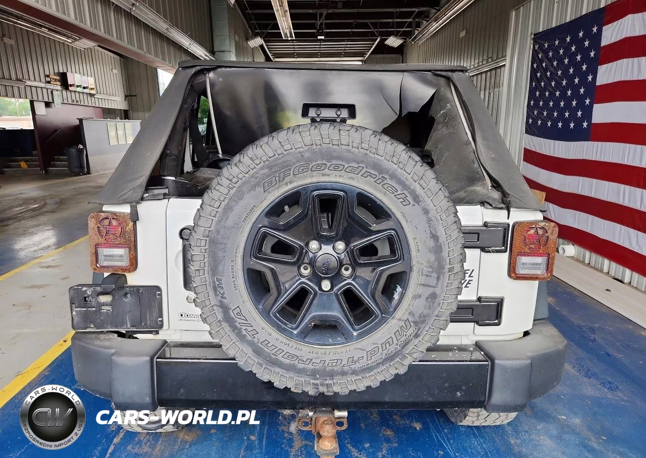 2015 Jeep Wrangler Unlimited Sport VIN:1C4BJWDG2FL721122 - 6