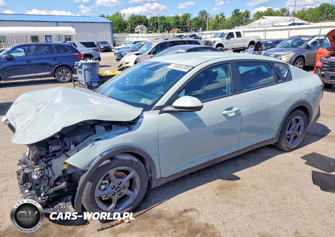 2025 Kia K4 Lxs – zdjęcie 1 z 13