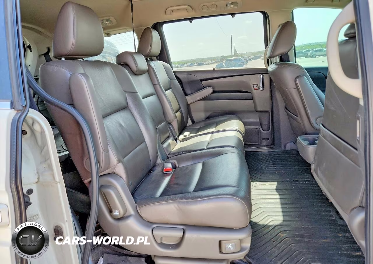 2015 Honda Odyssey Touring VIN:5FNRL5H98FB019629 - 11