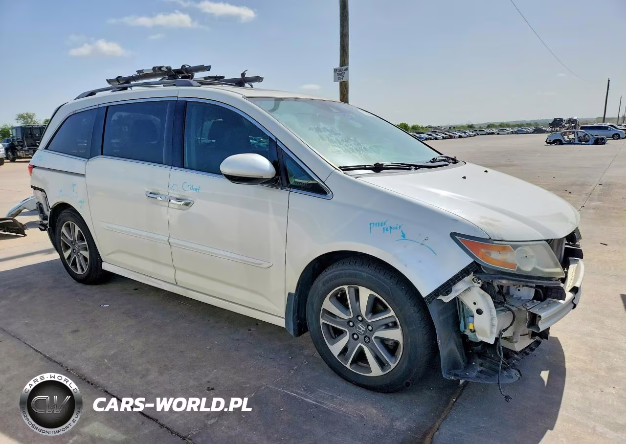 2015 Honda Odyssey Touring VIN:5FNRL5H98FB019629 - 4