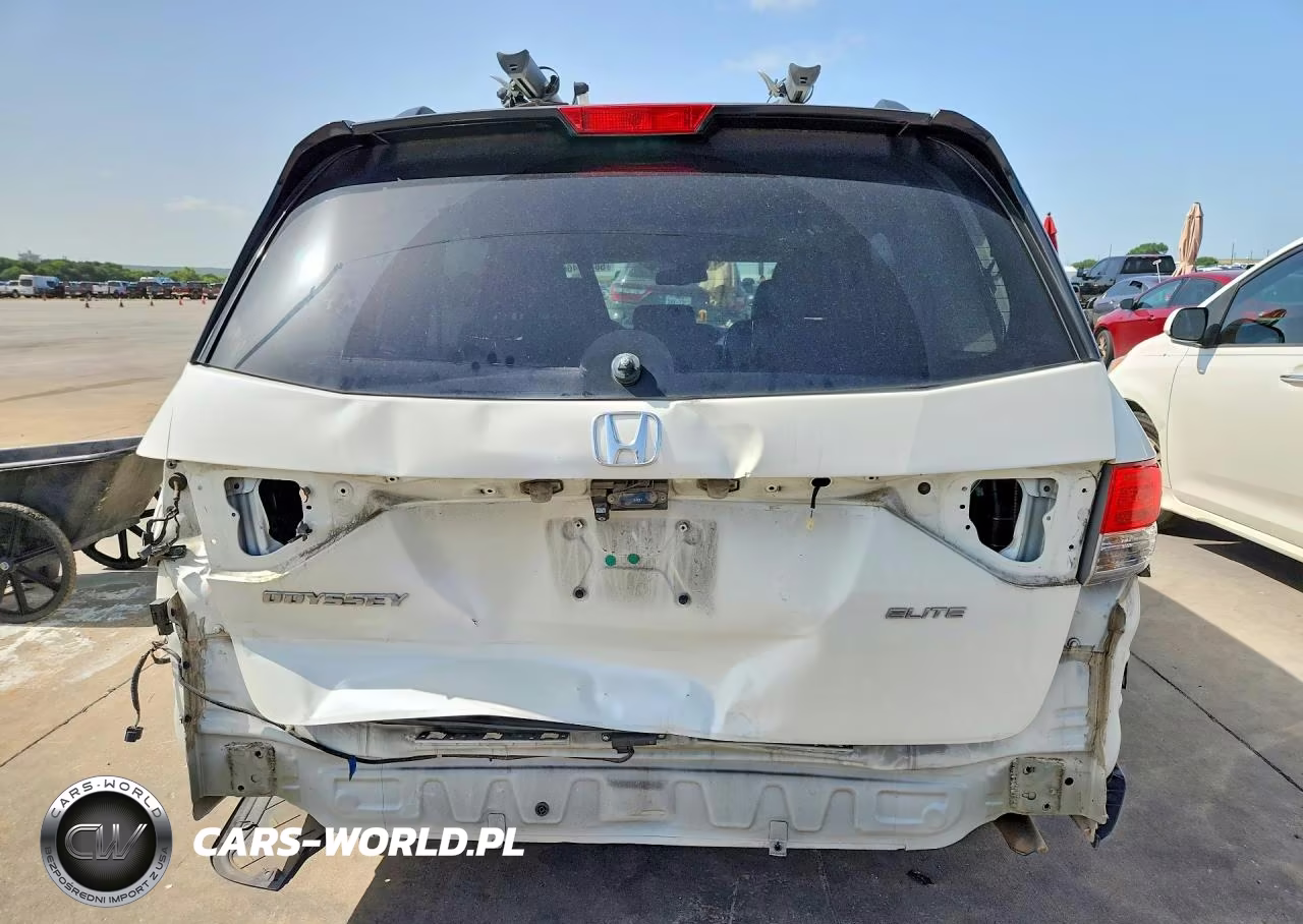 2015 Honda Odyssey Touring VIN:5FNRL5H98FB019629 - 6