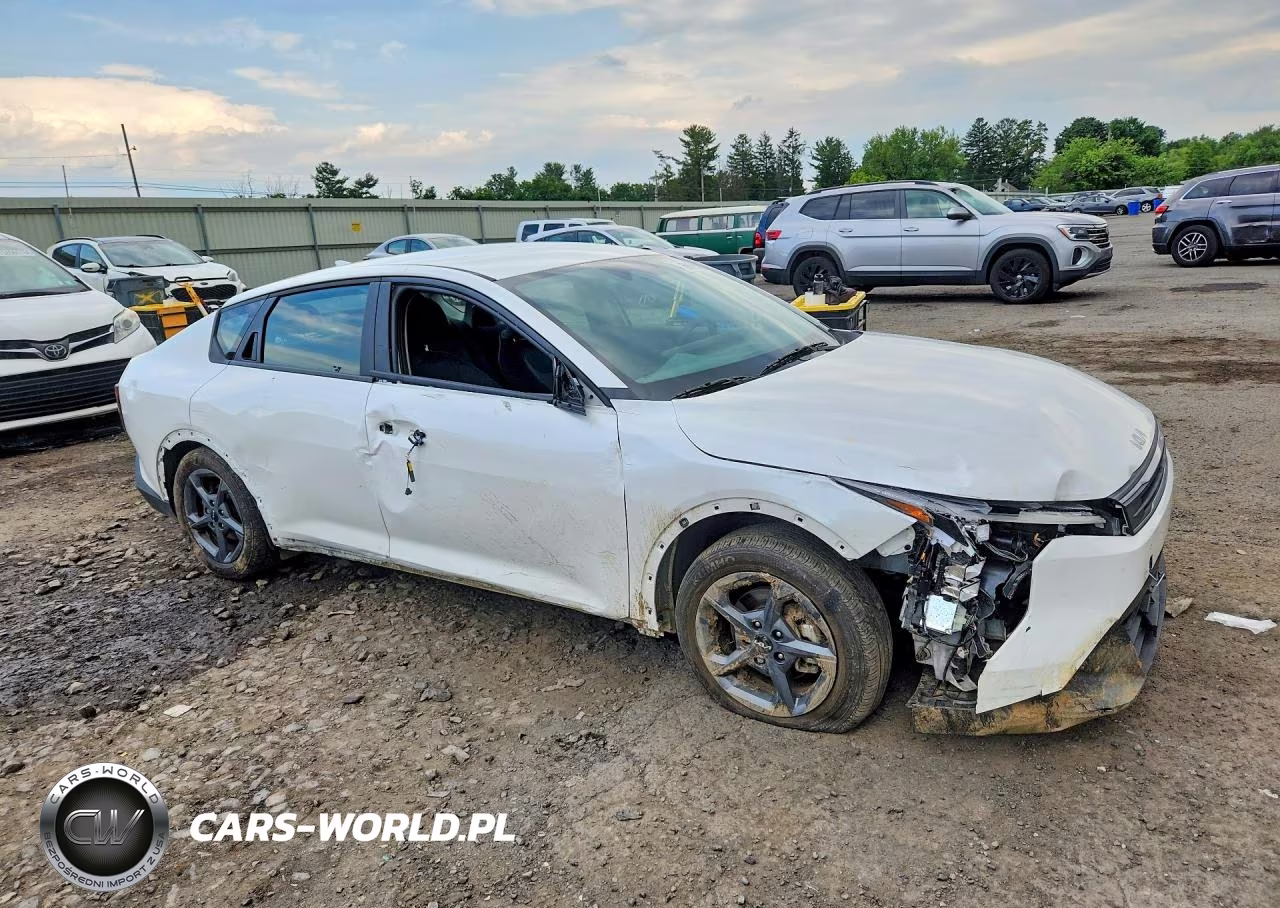 2025 Kia K4 Lxs VIN:3KPFT4DE9SE214266 - 4
