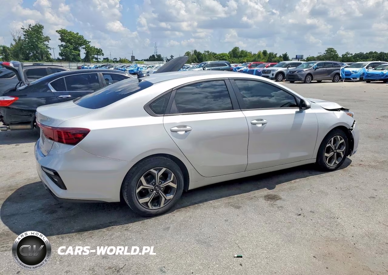 2020 Kia Forte Lxs VIN:3KPF24AD5LE246471 - 3