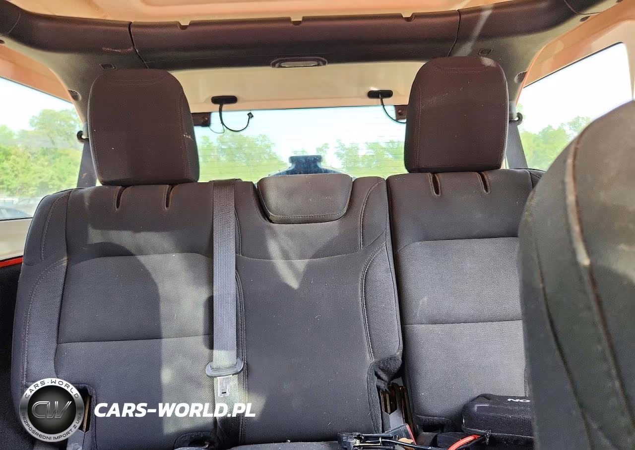 2019 Jeep Wrangler Unlimited Sport VIN:1C4HJXDN9KW637919 - 10