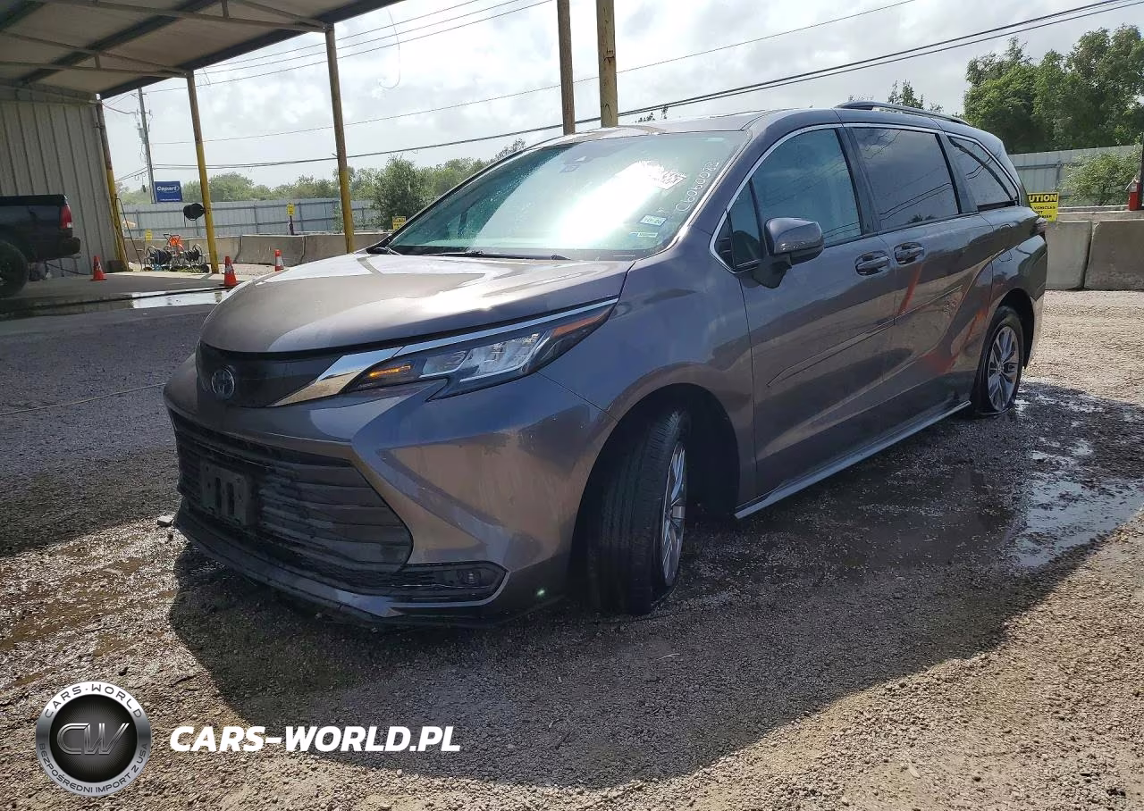 2023 Toyota Sienna Le – zdjęcie 1 z 13