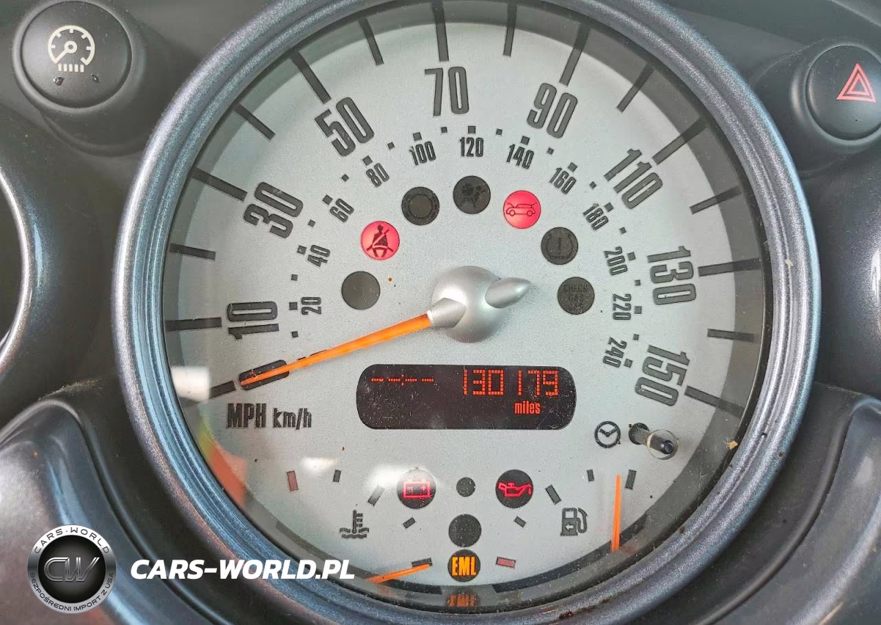 2006 Mini Cooper VIN:WMWRF33576TF65786 - 9