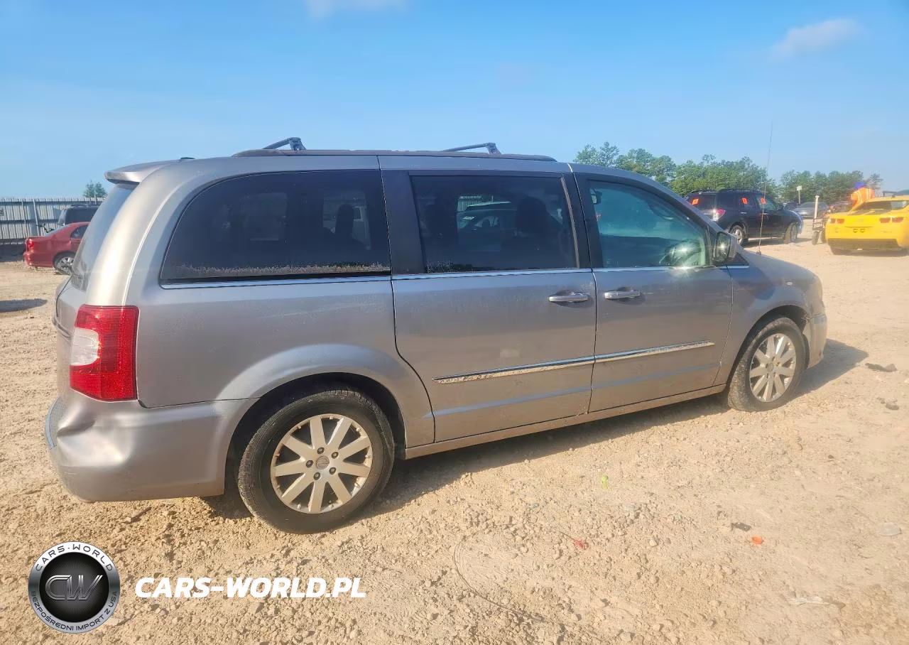 2016 Chrysler Town & Country Touring VIN:2C4RC1BG5GR229725 - 3