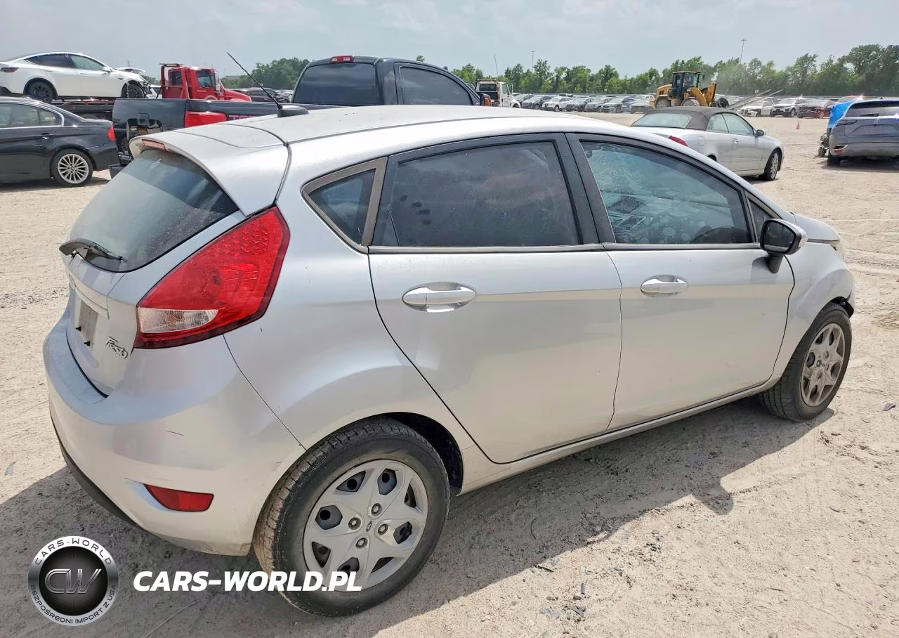 2013 Ford Fiesta S VIN:3FADP4EJXDM185205 - 3
