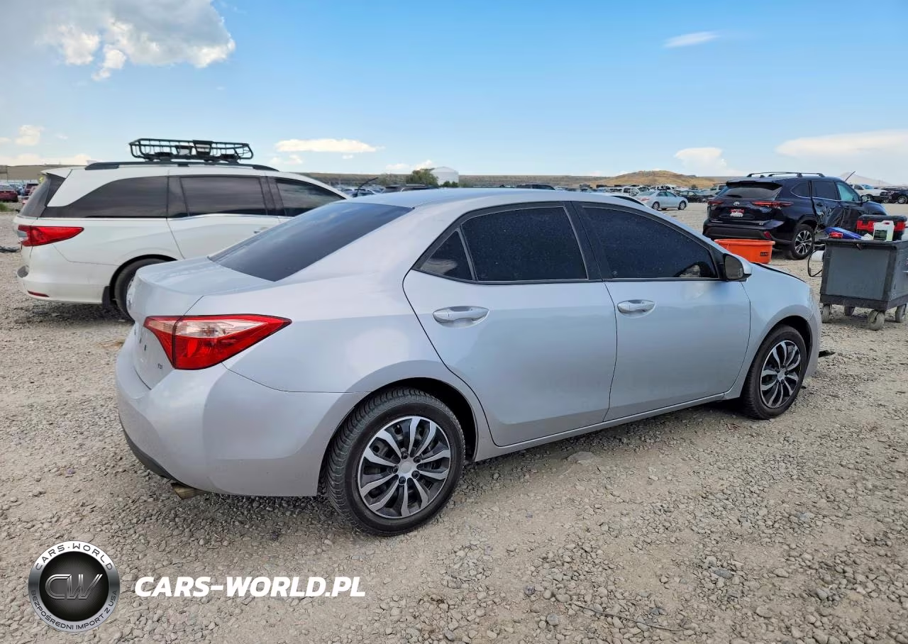 2017 Toyota Corolla Le VIN:2T1BURHE5HC760525 - 3