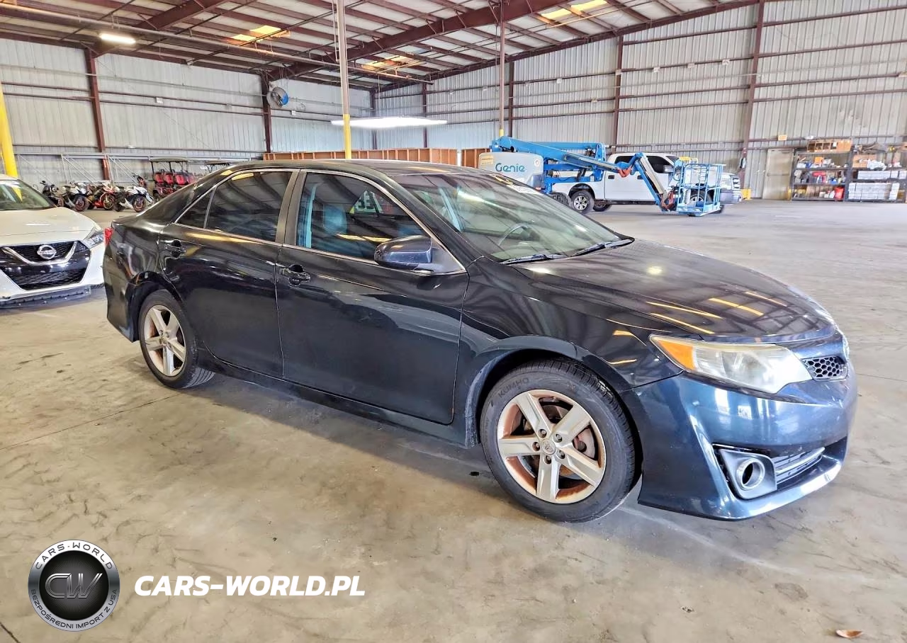 2014 Toyota Camry Se VIN:4T1BF1FK5EU452849 - 4