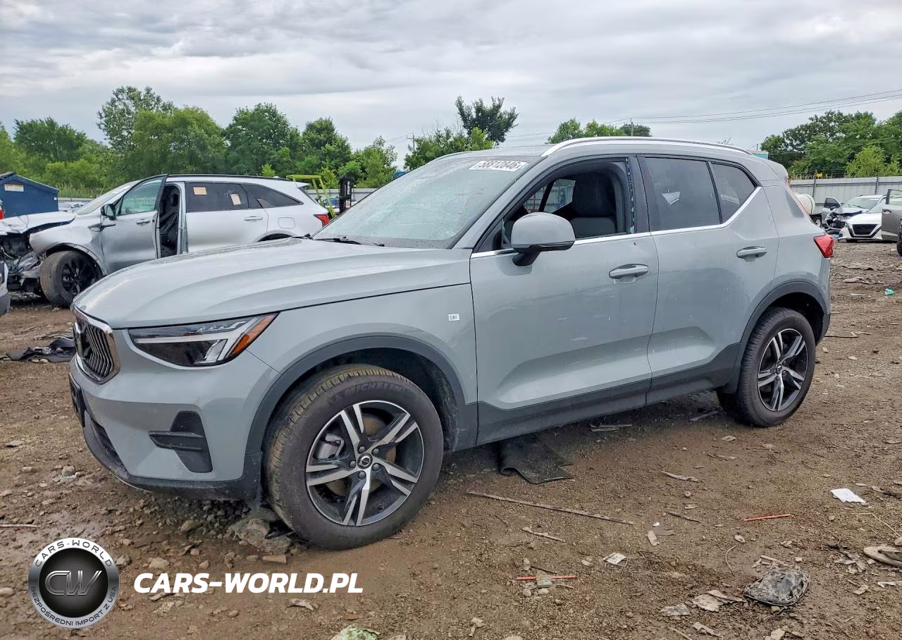 2025 Volvo Xc40 Core – zdjęcie 1 z 12
