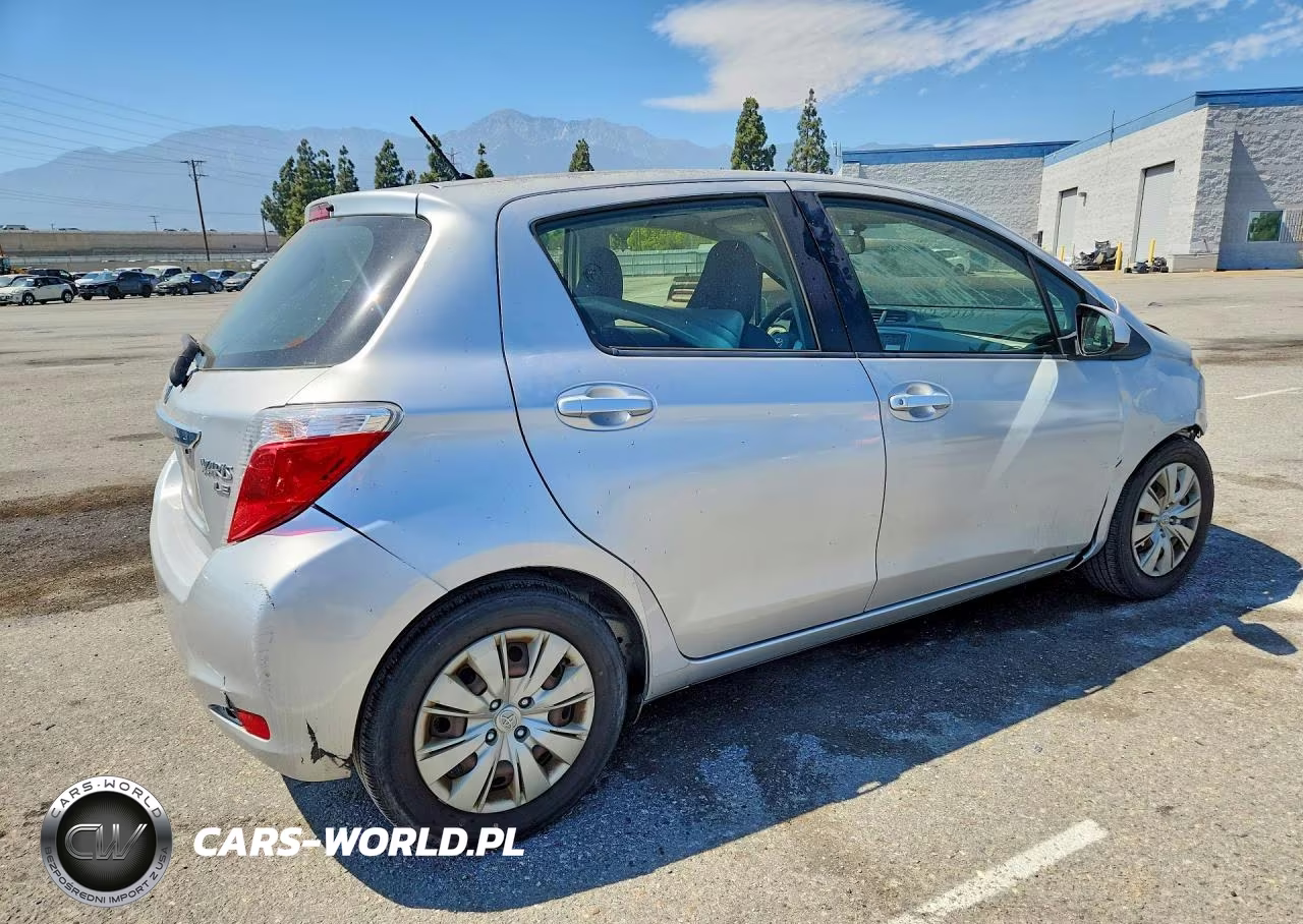 2014 Toyota Yaris 5-Door Le VIN:JTDKTUD37ED578432 - 3
