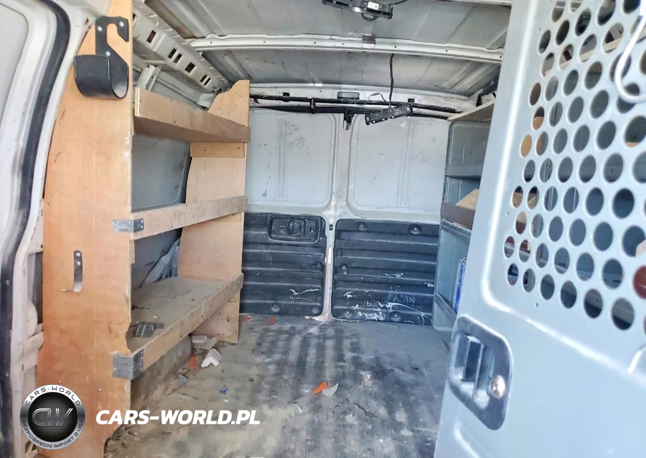 2018 GMC Savana G2500 VIN:1GTW7AFP7J1342878 - 10
