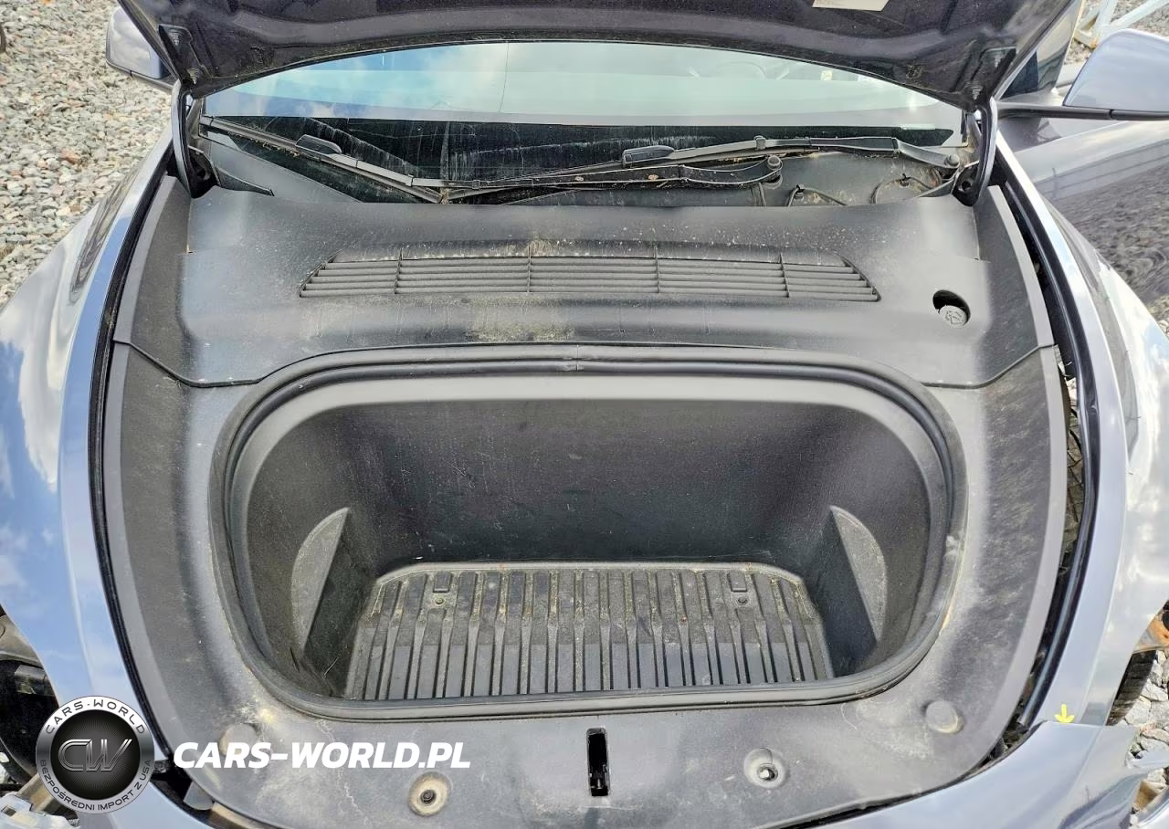 2023 Tesla Model Y VIN:7SAYGDEE0PF596512 - 11