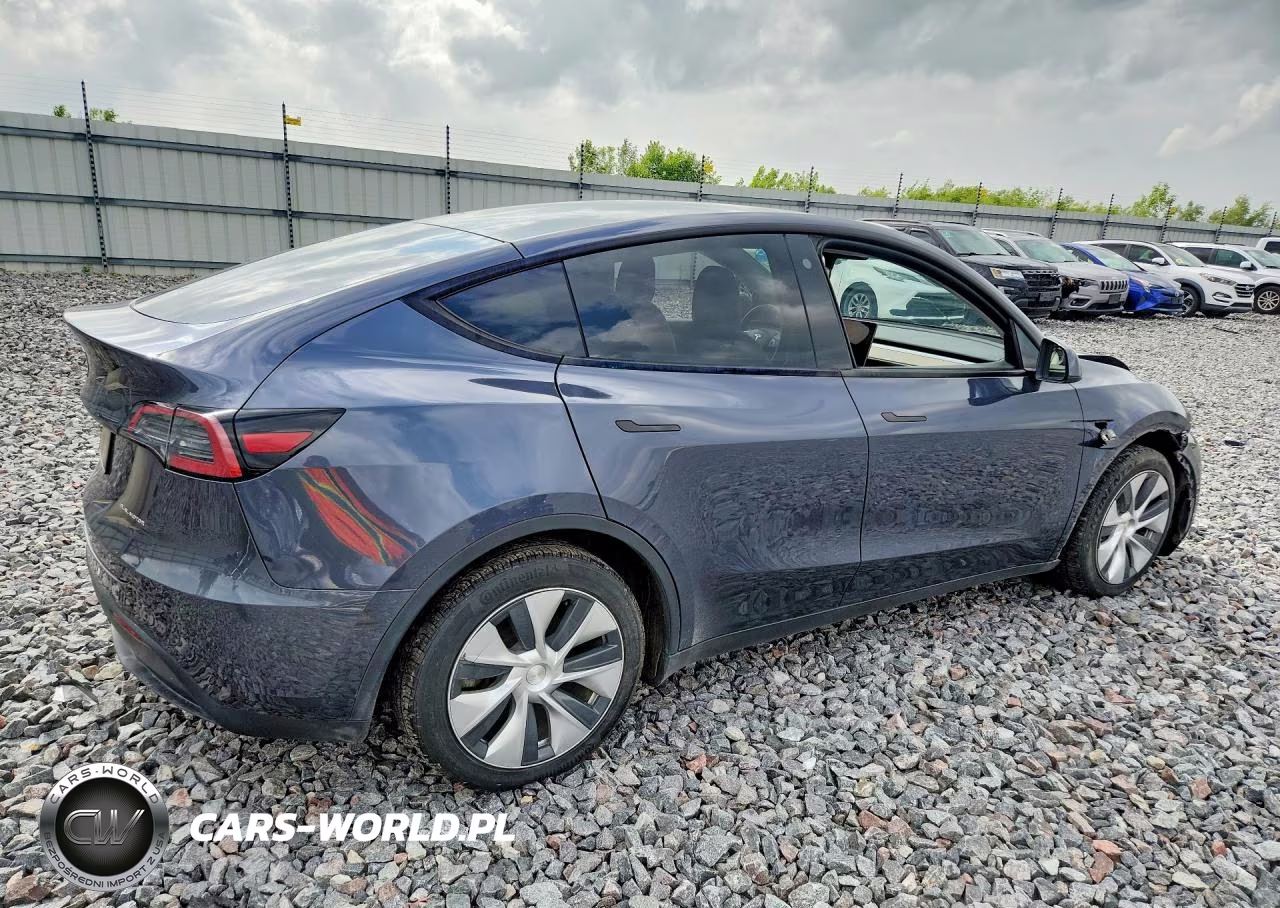 2023 Tesla Model Y VIN:7SAYGDEE0PF596512 - 3
