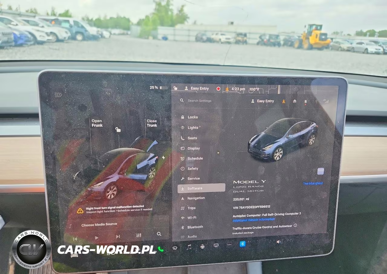 2023 Tesla Model Y VIN:7SAYGDEE0PF596512 - 9