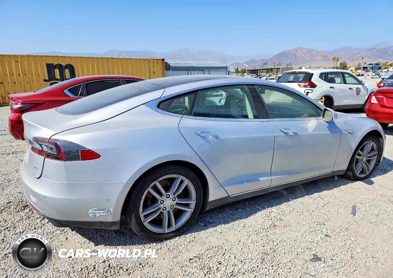 2014 Tesla Model S VIN:5YJSA1H1XEFP52371 - 3