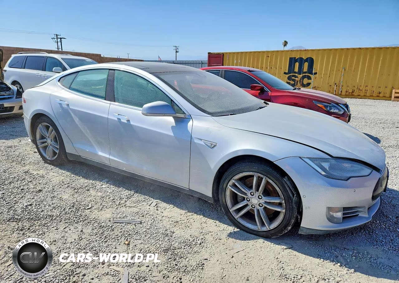 2014 Tesla Model S VIN:5YJSA1H1XEFP52371 - 4