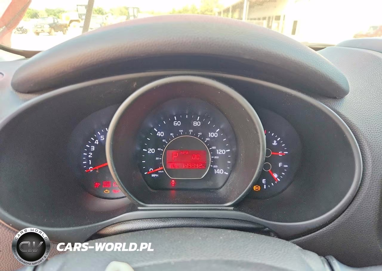 2016 Kia Soul + VIN:KNDJP3A5XG7843832 - 9