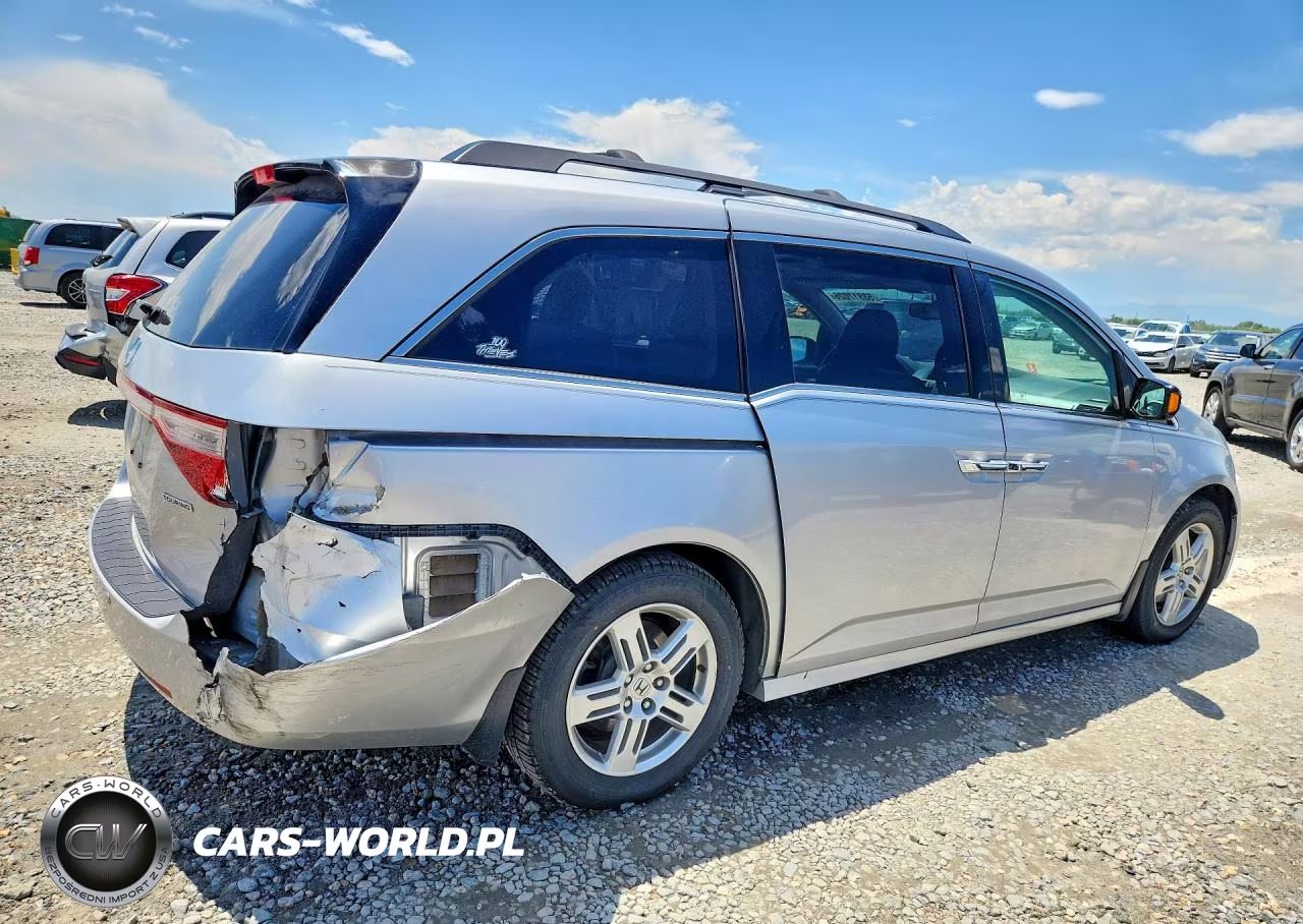 2011 Honda Odyssey Touring VIN:5FNRL5H91BB002293 - 3