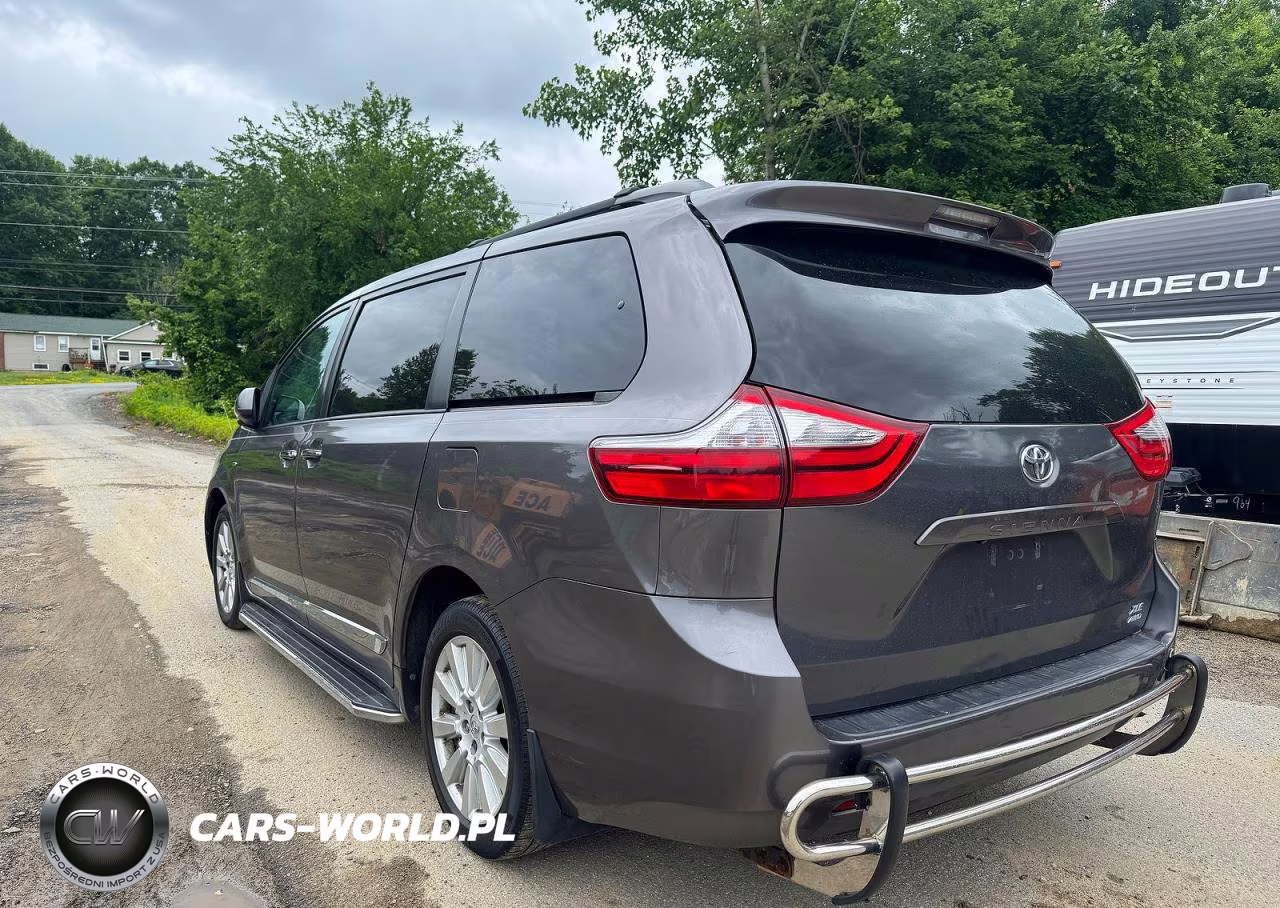 2017 Toyota Sienna Xle 7-Passenger VIN:5TDDZ3DC2HS167093 - 3