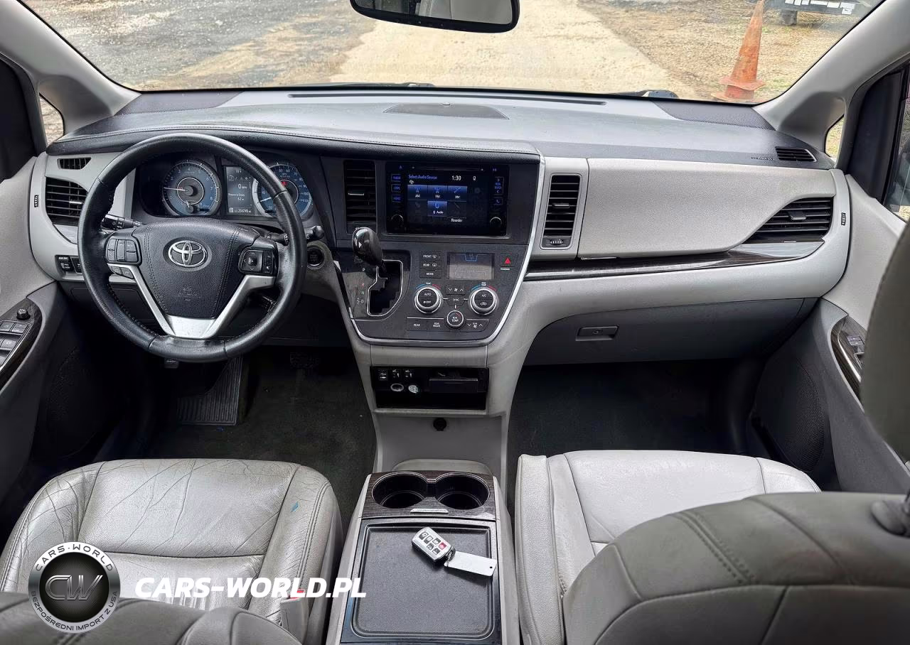 2017 Toyota Sienna Xle 7-Passenger VIN:5TDDZ3DC2HS167093 - 9