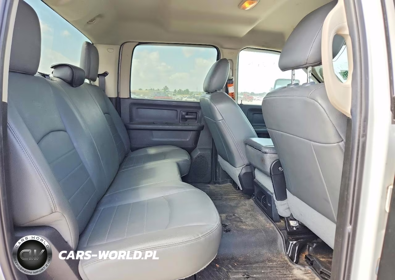 2018 Ram 2500 St VIN:3C6UR5HJ1JG380620 - 10