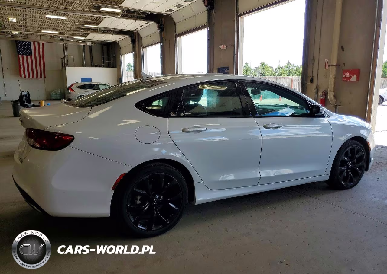 2015 Chrysler 200 S VIN:1C3CCCBB0FN566423 - 3