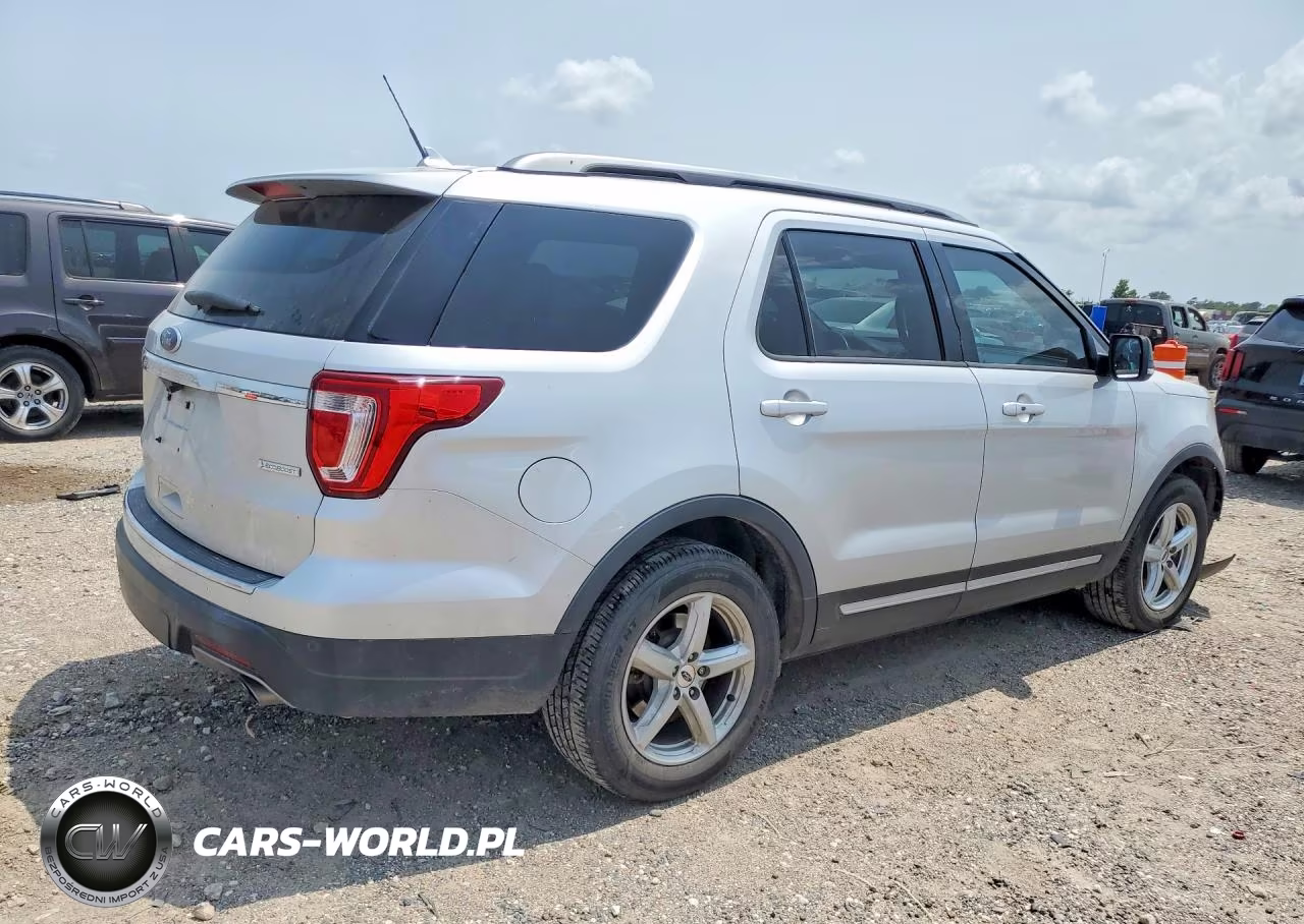 2018 Ford Explorer Xlt VIN:1FM5K7DHXJGC32893 - 3