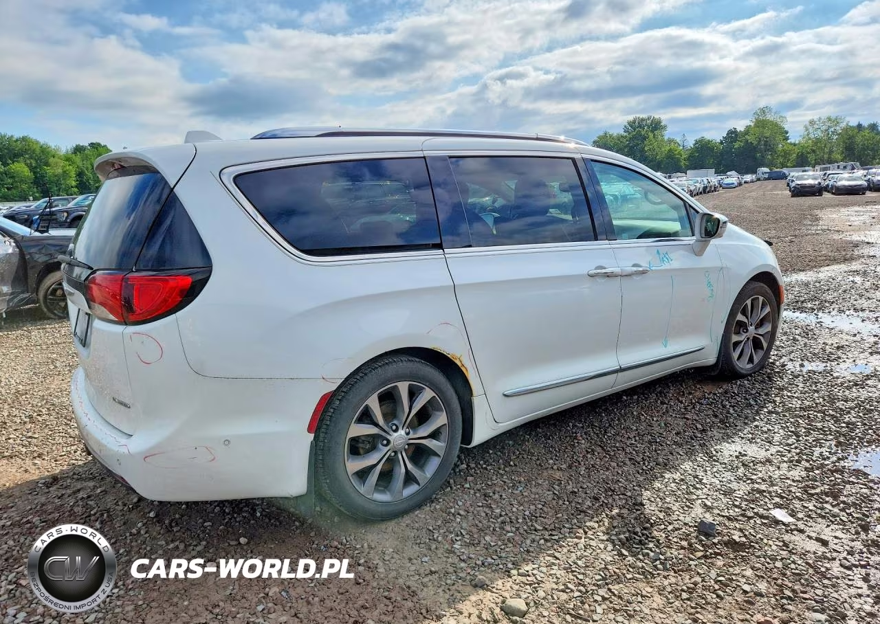 2017 Chrysler Pacifica Limited VIN:2C4RC1GG0HR594324 - 3