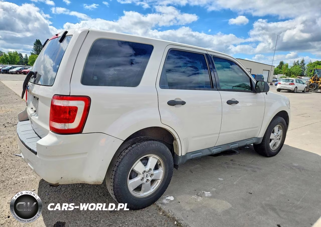 2010 Ford Escape Xls VIN:1FMCU0C75AKA72632 - 3