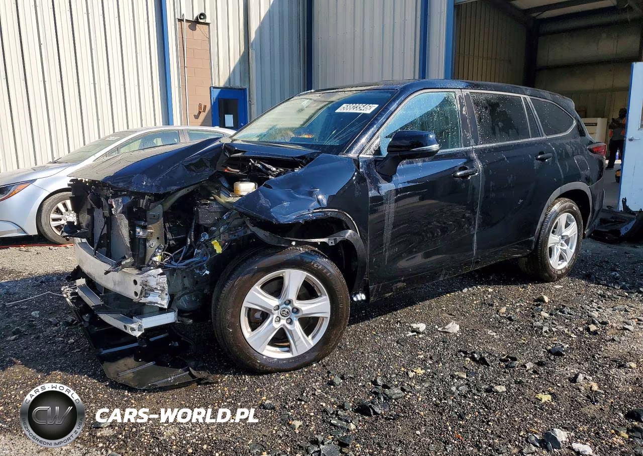 2025 Toyota Highlander Le – zdjęcie 1 z 13