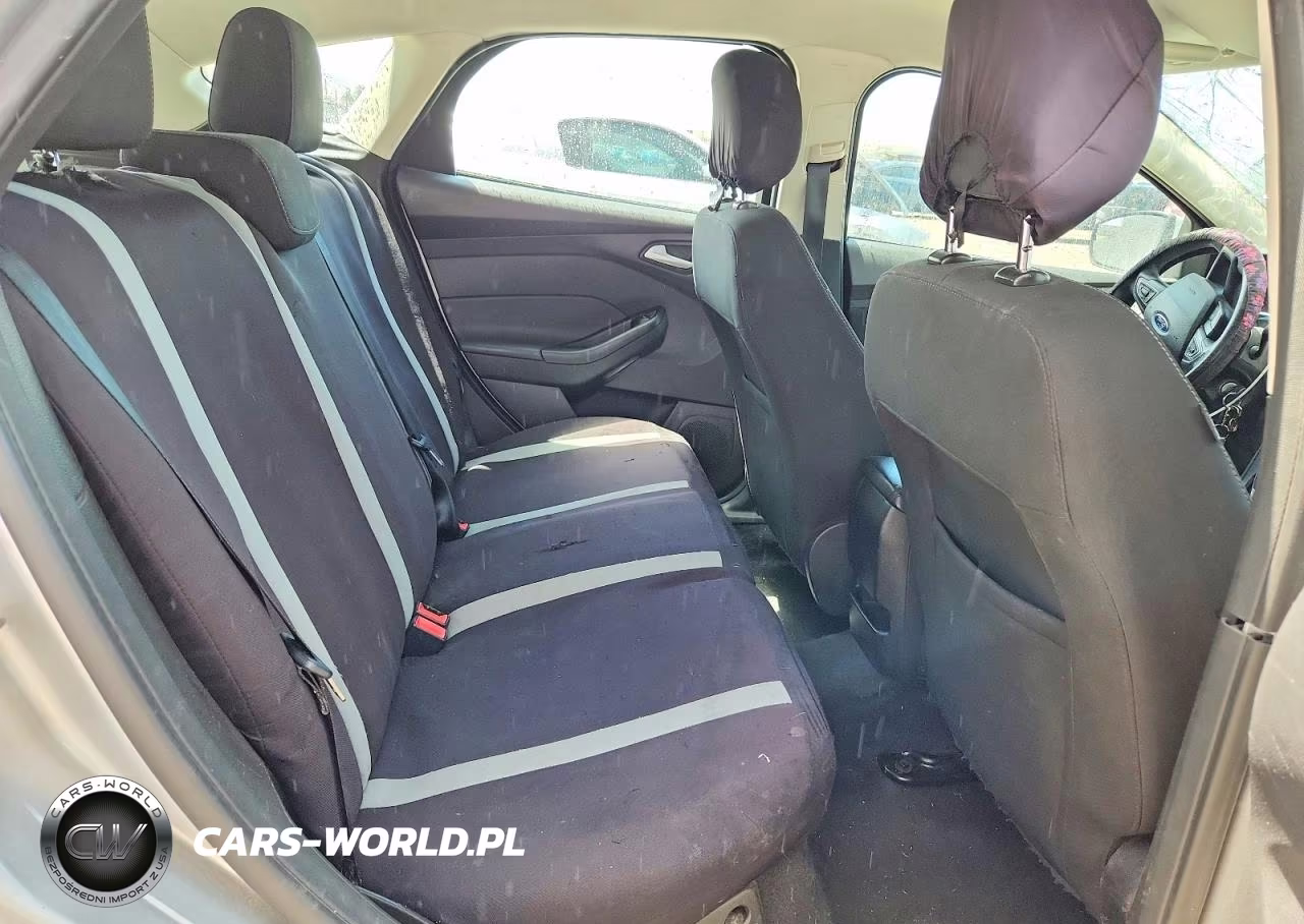 2016 Ford Focus Se VIN:1FADP3K27GL325191 - 10