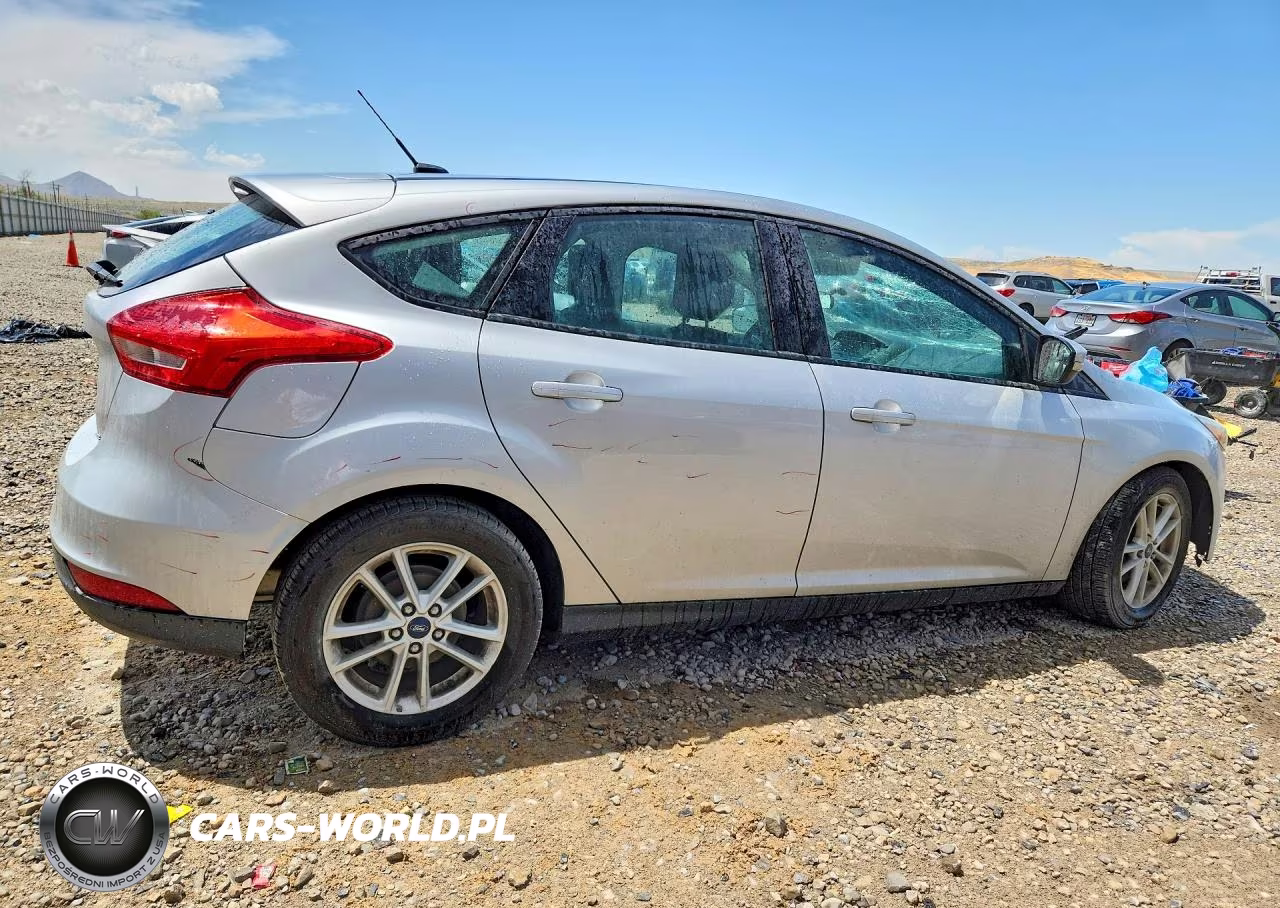 2016 Ford Focus Se VIN:1FADP3K27GL325191 - 3