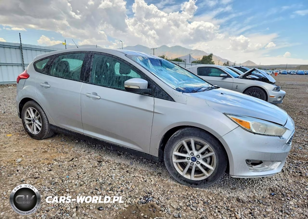 2016 Ford Focus Se VIN:1FADP3K27GL325191 - 4
