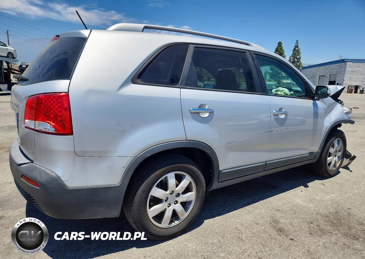 2013 Kia Sorento Lx VIN:5XYKT3A6XDG416366 - 3