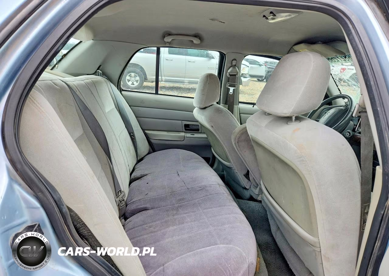 2003 Ford Crown Victoria VIN:2FAFP73W83X123376 - 10