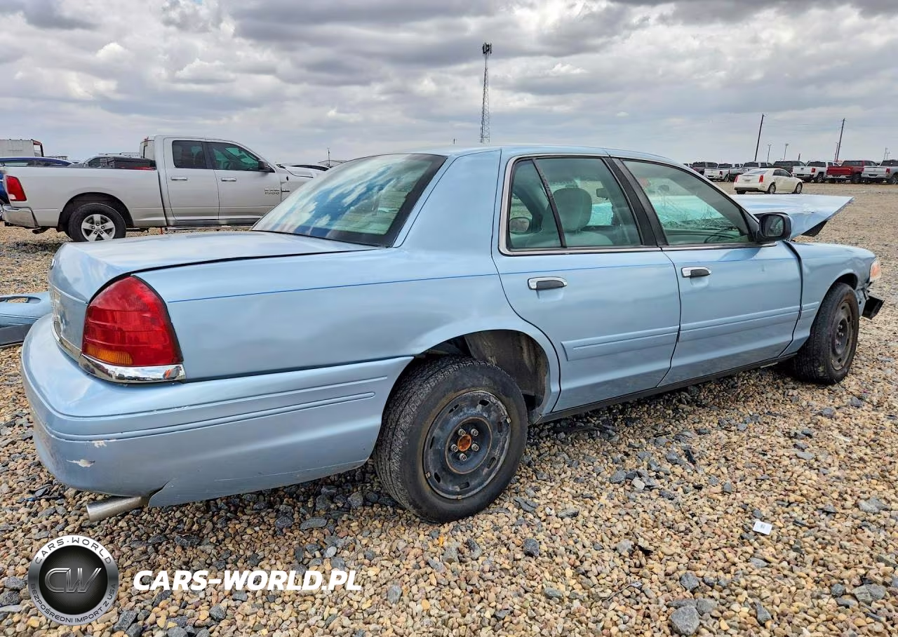 2003 Ford Crown Victoria VIN:2FAFP73W83X123376 - 3