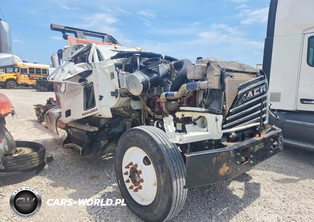 2015 Mack 700 Gu700
