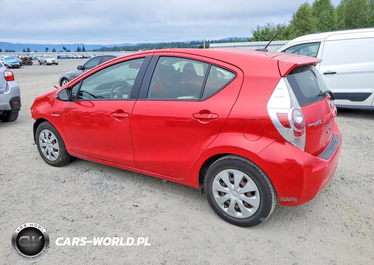 2013 Toyota Prius C Three VIN:JTDKDTB30D1035367 - 2