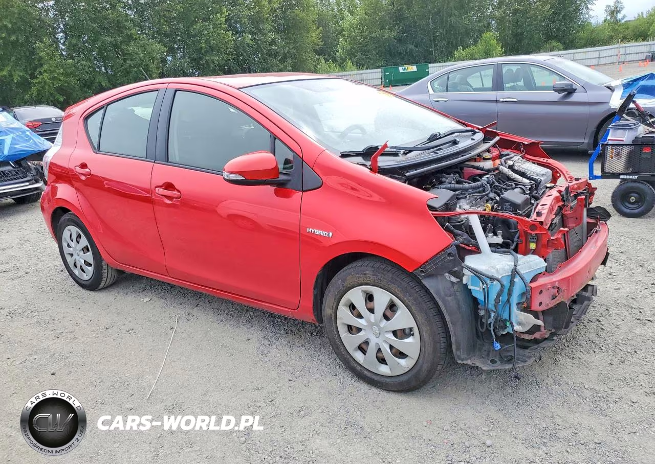 2013 Toyota Prius C Three VIN:JTDKDTB30D1035367 - 4